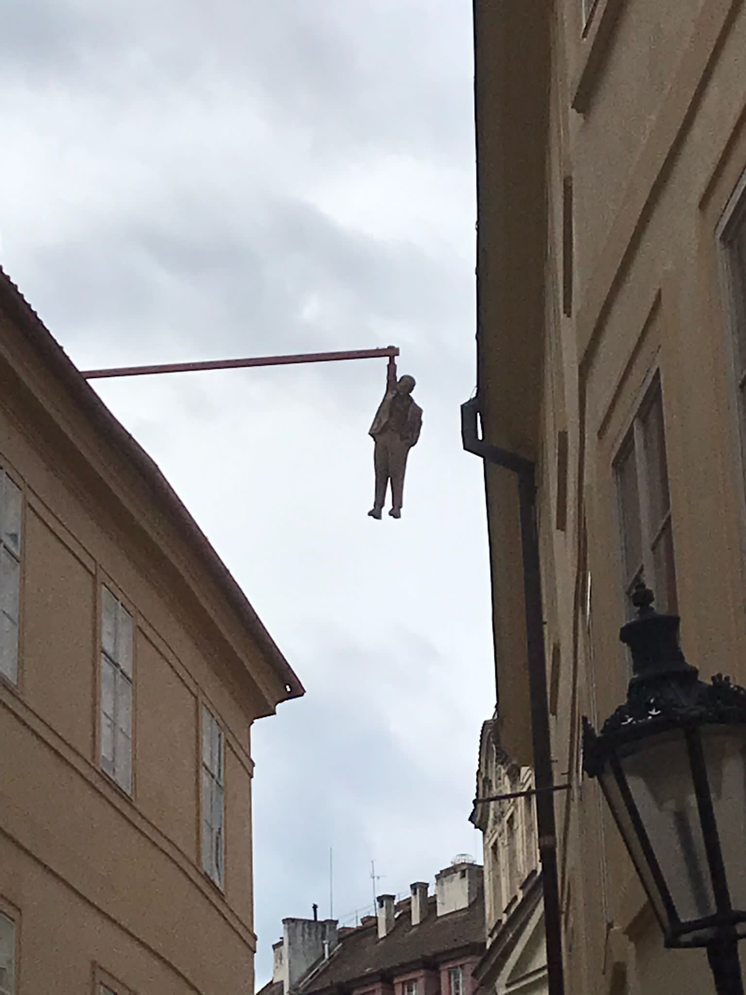 David Černý, Man Hanging Out, Prague 1996